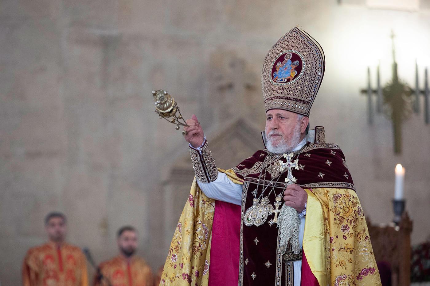 Catholicos Karekin II incenses the congregation during Easter service