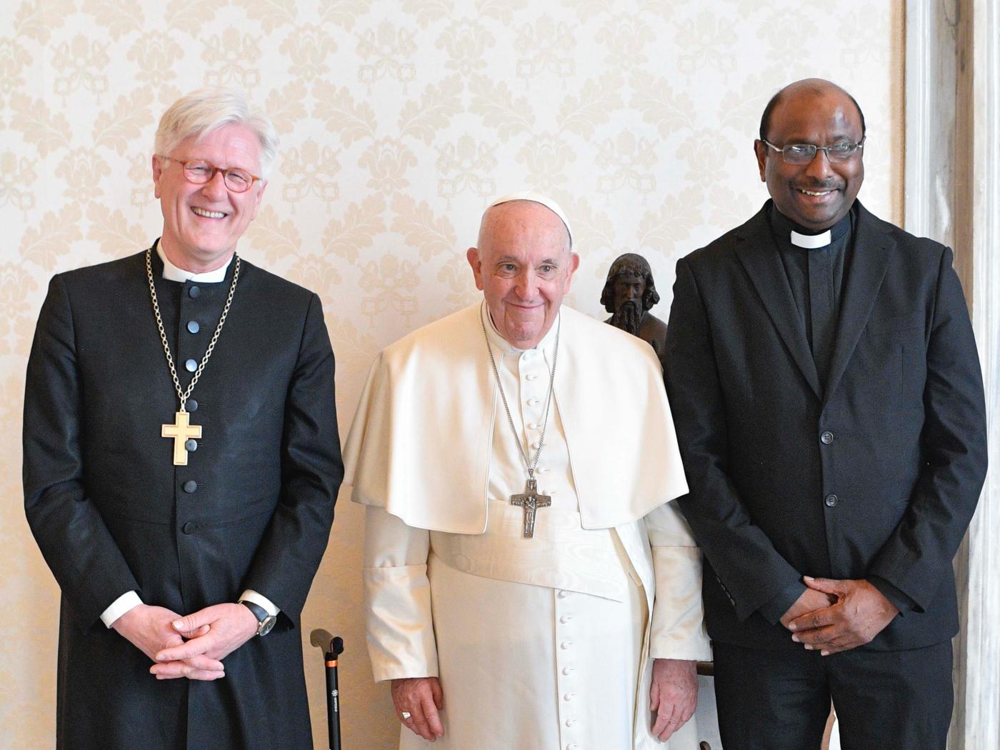 Bishop Bedford-Strohm, moderator of the WCC central committee, Pope Francis, and Rev. Prof. Dr Jerry Pillay, WCC general secretary, during the meeting at the Vatican on 23 March.