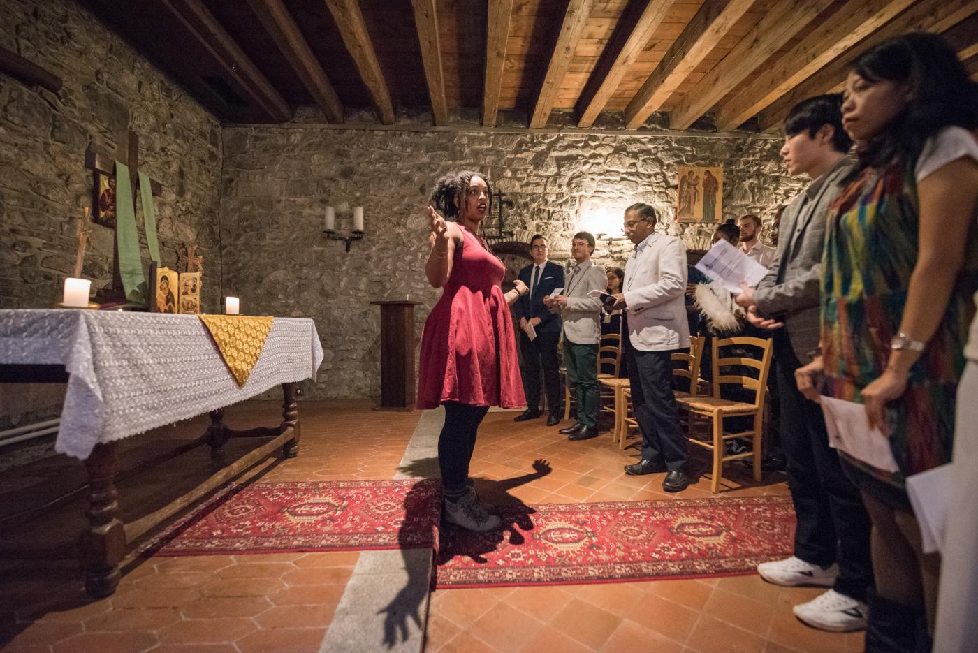Bossey student Quantisha Mason gives a blessing at the end of thanksgiving prayer in the Bossey chapel. All photos: Albin Hillert/WCC