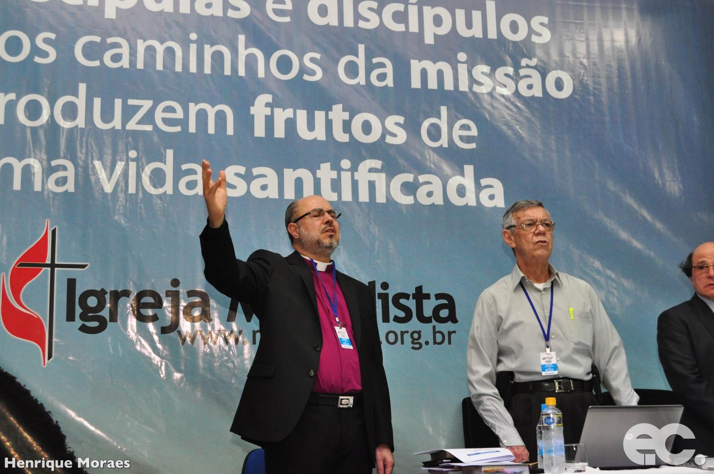 Bishop Adonias Pereira do Lago (l), president of the College of Bishops, and Bishop Stanley da Silva Moraes (r), secretary of the College of Bishops, during the 20th General Council. © Henrique Moraes/EC  
