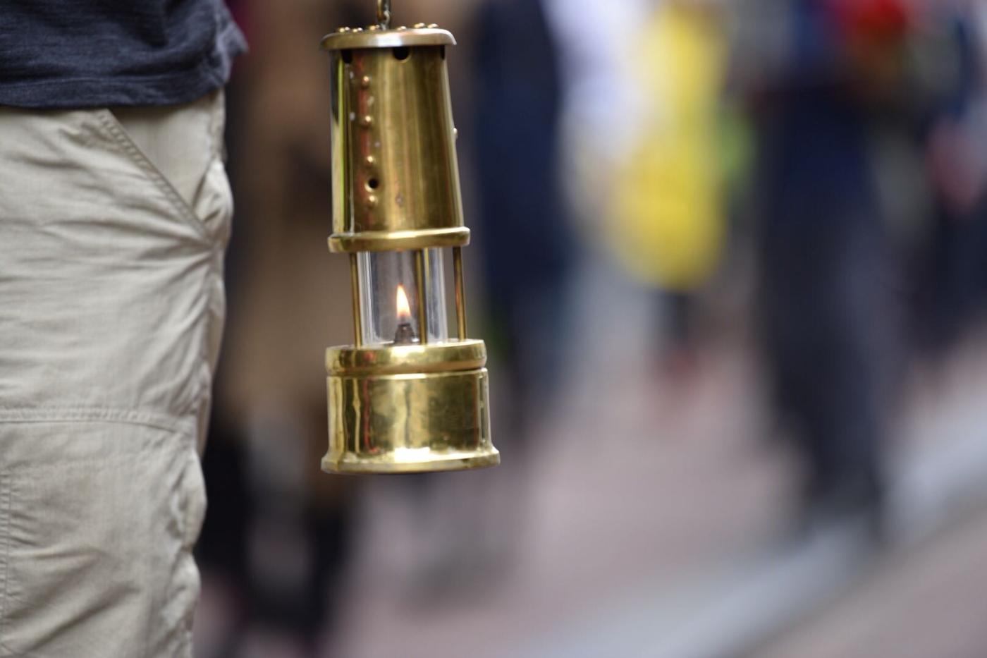 Flame of peace, carried by participants of Peace walk in Amsterdam. Photo: Albin Hillert/WCC