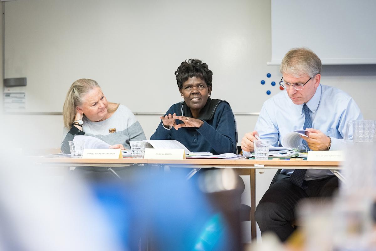 La moderadora del CMI, Dra. Agnes Abuom, interviene durante la reunión del Comité Ejecutivo en Uppsala (Suecia). Fotografía: Albin Hillert/CMI