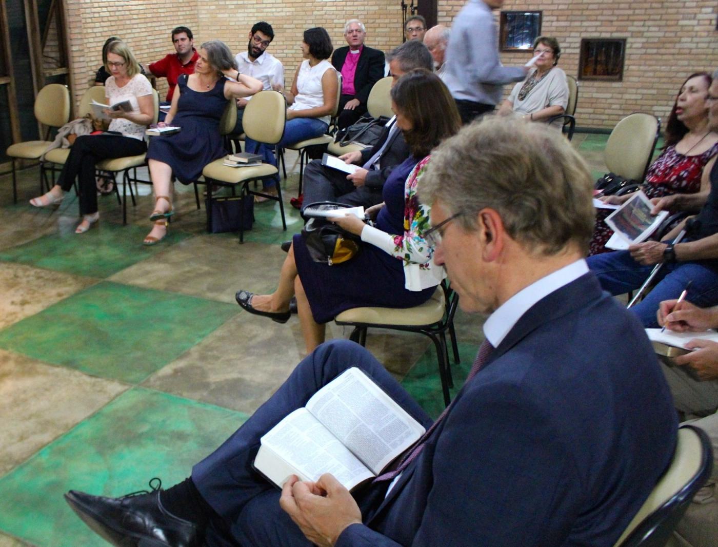 Olav Fykse Tveit participating in a Bible study at the United Presbyterian Church of Brazil. © WCC/Marcelo Schneider