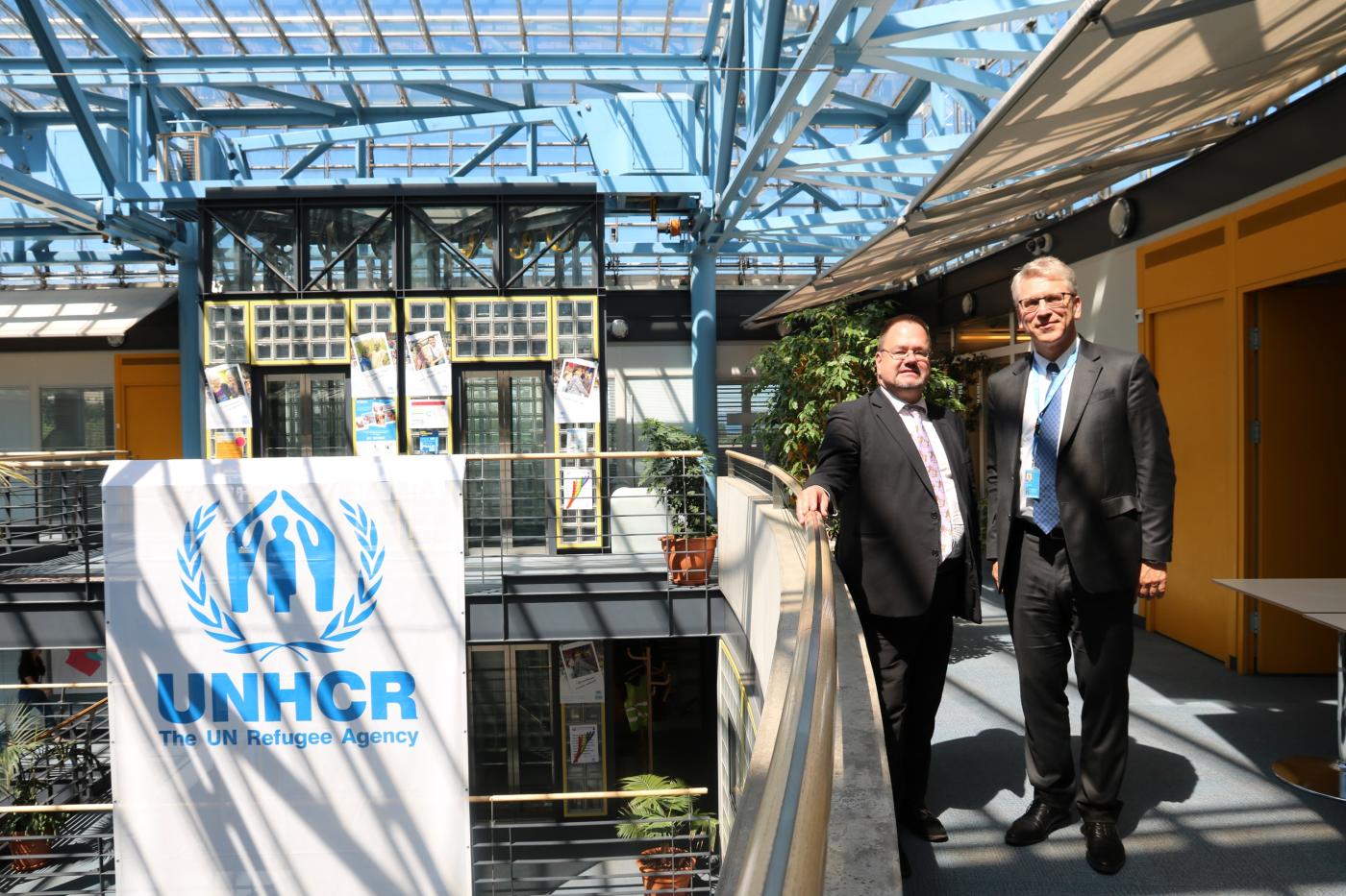 Torsten Moritz, secrétaire général de la CEME, et le pasteur Olav Fykse Tveit, secrétaire général du COE, en visite au bureau du HCR à Genève. Photo: Jennifer Philpot Nissen/COE