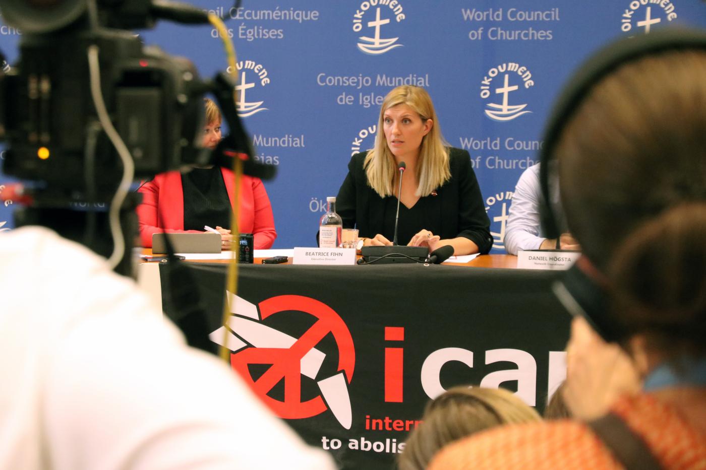 La directora ejecutiva de la ICAN, Beatrice Fihn, en la conferencia de prensa que tuvo lugar en el Centro Ecuménico. Foto: ©Ivars Kupcis/CMI