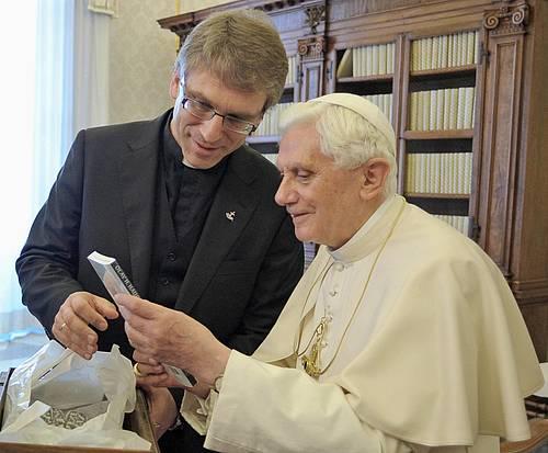Rev. Dr Olav Fykse Tveit shares gifts with Pope Benedict XVI.  The gifts included a wooden inlaid box from Syria, a book of poetry by Norwegian poet Olav H. Hauge and a pair of Norwegian woolen gloves. Photo: L'Osservatore Romano