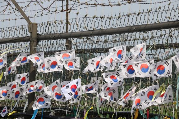 Flags for peace at the DMZ