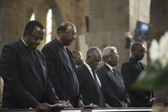 Participant-e-s au service commémoratif célébrant la vie de la chanoine Agnes Regina Murei Abuom à la cathédrale anglicane All Saints’ à Nairobi, Kenya, le 13 juin 2023. 