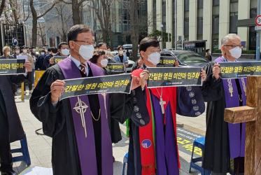 PROK bishops praying for Myanmar in front of the Myanmar embassy in Seoul.