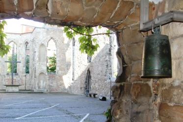 ハノーファー、エギディエン教会の平和の鐘。この鐘は1983年の広島とハノーファーの姉妹都市締結を追って、原爆犠牲者の追悼のために広島からハノーファーに寄贈された。©ドイツ福音主義教会/スザンナ・エルリック 
