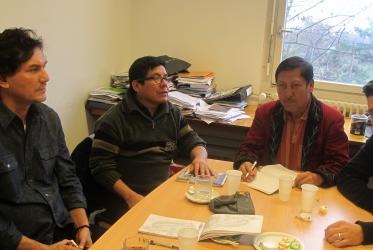 De izquierda a derecha, Germán Ospina, Miguel de León y Pablo Ceto con Diego de León Sagot en las oficinas del CMI en Ginebra.  