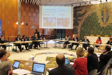 Des représentants d’organisations chrétiennes et d’agences de l’ONU lors d’une réunion du COE sur Ebola, à Genève (Suisse). 