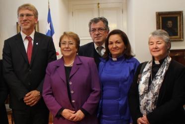 De gauche à droite: Olav Fykse Tveit, Michelle Bachelet, Gloria Ulloa et Gloria Rojas au palais de la Moneda, Santiago (Chili). © COE/Marcelo Schneider 