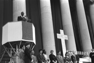 Philip Potter speaking at Kirchentag in Munich, 1959. Photo: WCC