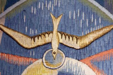 Le Saint-Esprit représenté sous la forme d’une colombe : détail d’une tapisserie tissée à Aubusson, en France, pour le COE.