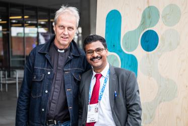 Le pasteur Henrik Grape au côté de Dinesh Suna, coordinateur du Réseau œcuménique de l’eau, représentant du COE à la Semaine mondiale de l’eau. Photo: Johannes Frandsen/COE