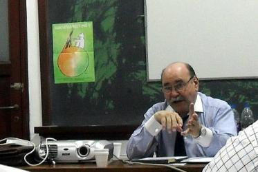 Ambassador Raul Estrada Oyuela spoke on the international diplomatic framework on climate change