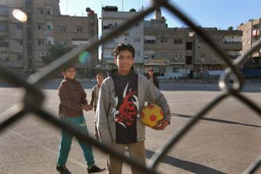 Young Iraqi refugees playing soccer in a Damascus neighbourhood. Photo © UNHCR/J.Wreford/January 2007